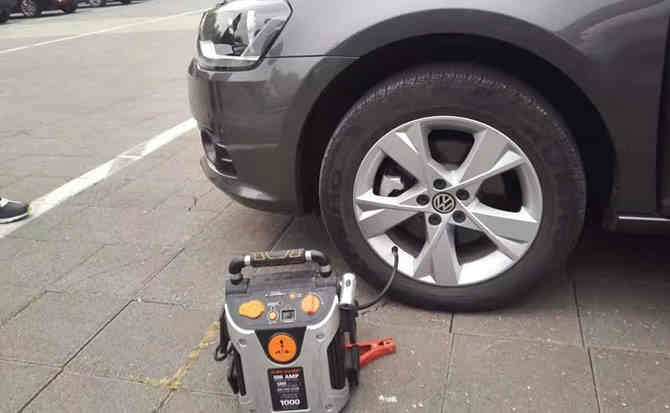 乌拉特中旗汽车搭电案例
