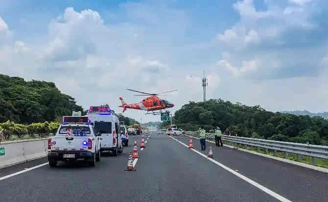 乌拉特中旗高速公路汽车救援案例